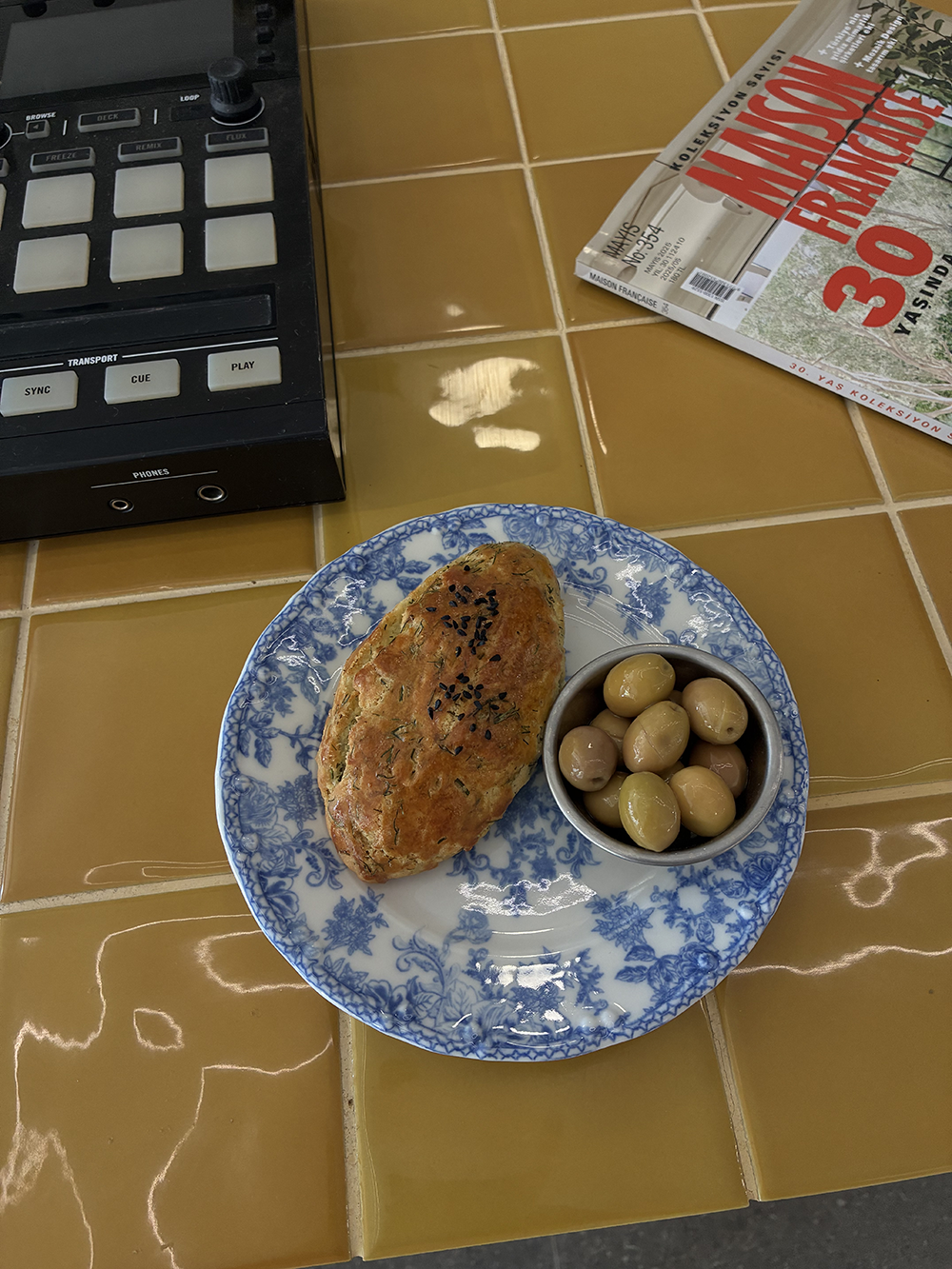 Dereotlu Peynirli Ev Poğaçası